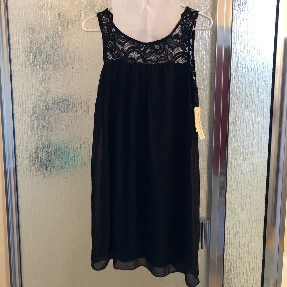 Sexy and comfy black mini dress with lace